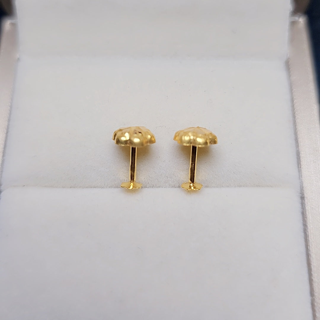 Blommor Ear studs 21.ct