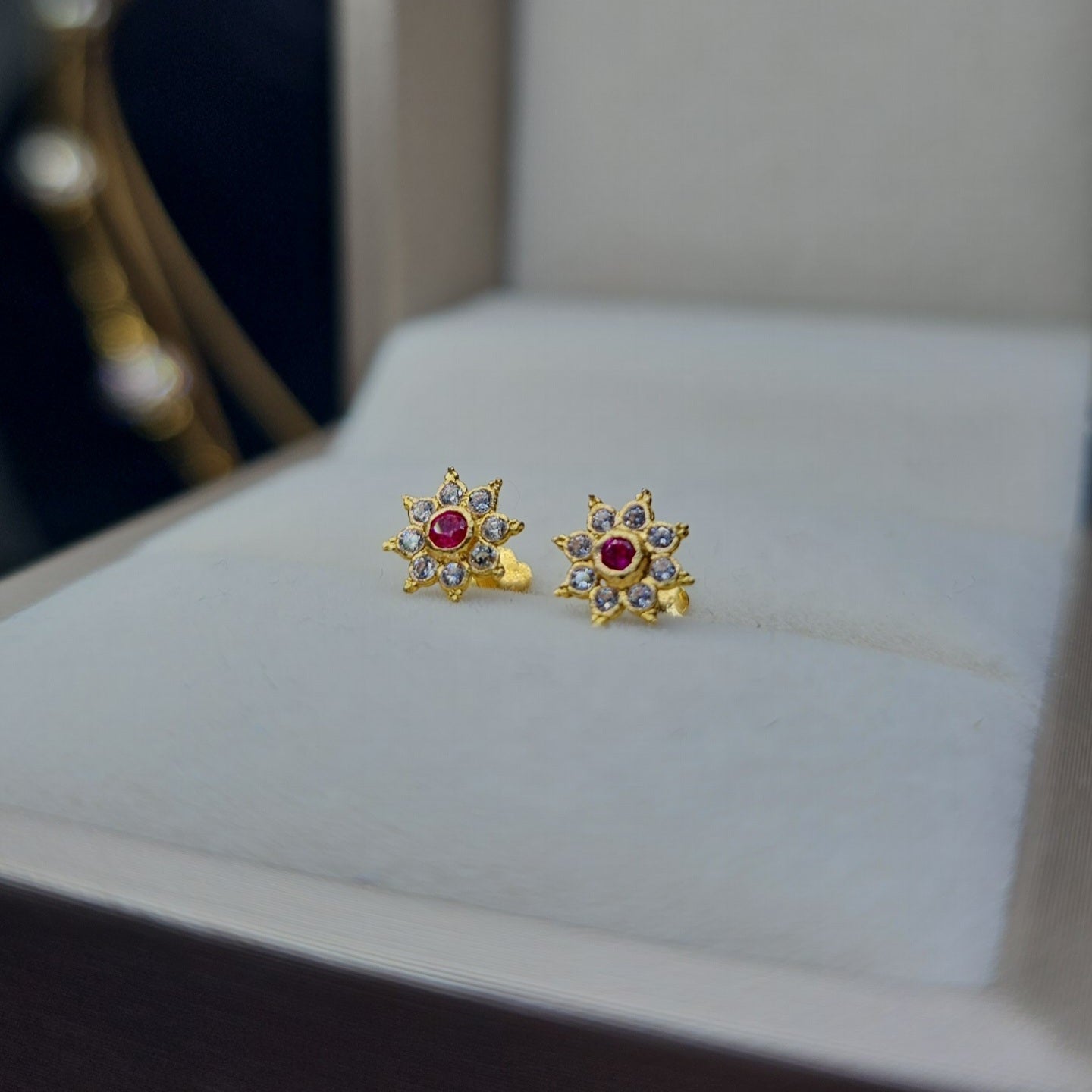 8 star Ear studs 21.ct