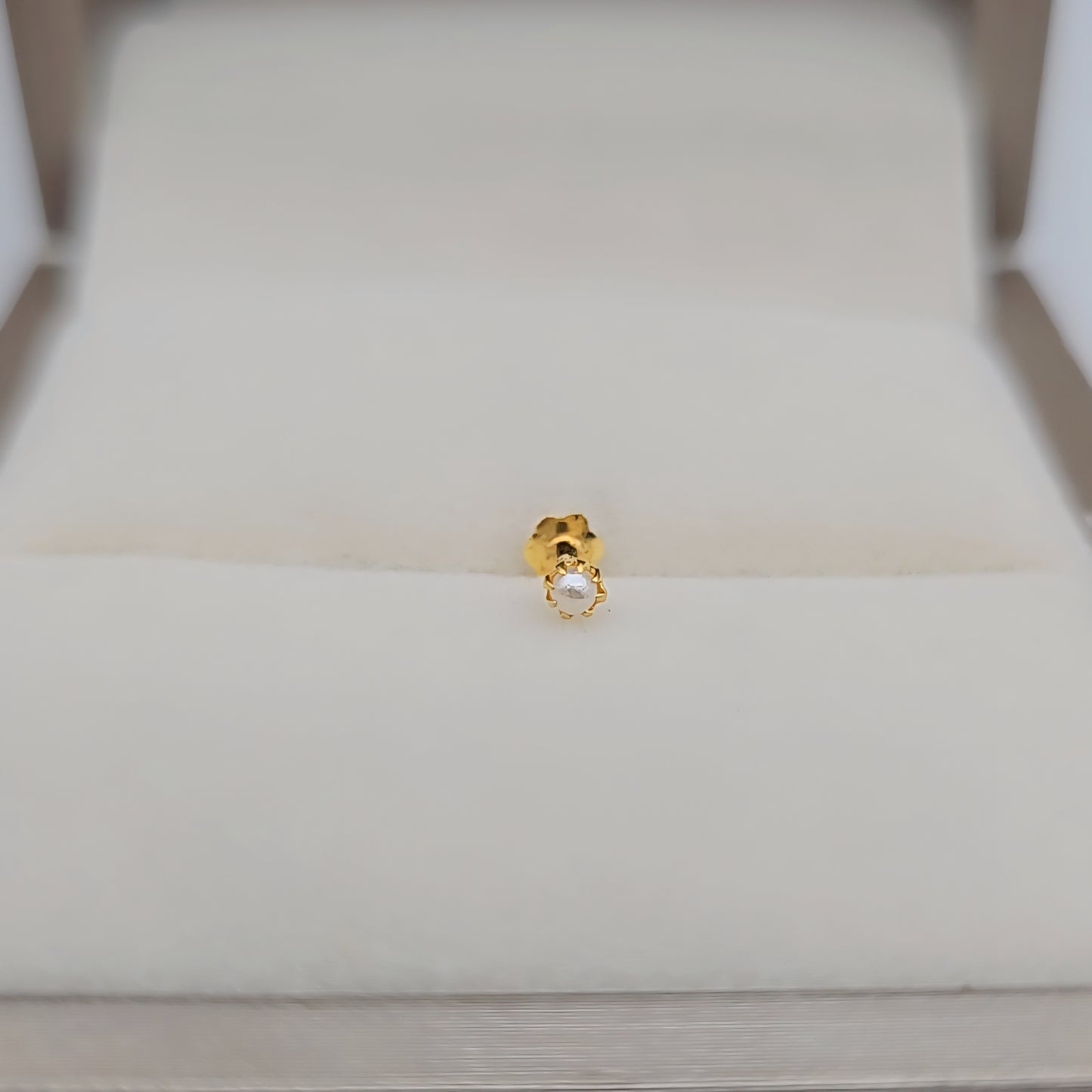 Nose pin pearl style